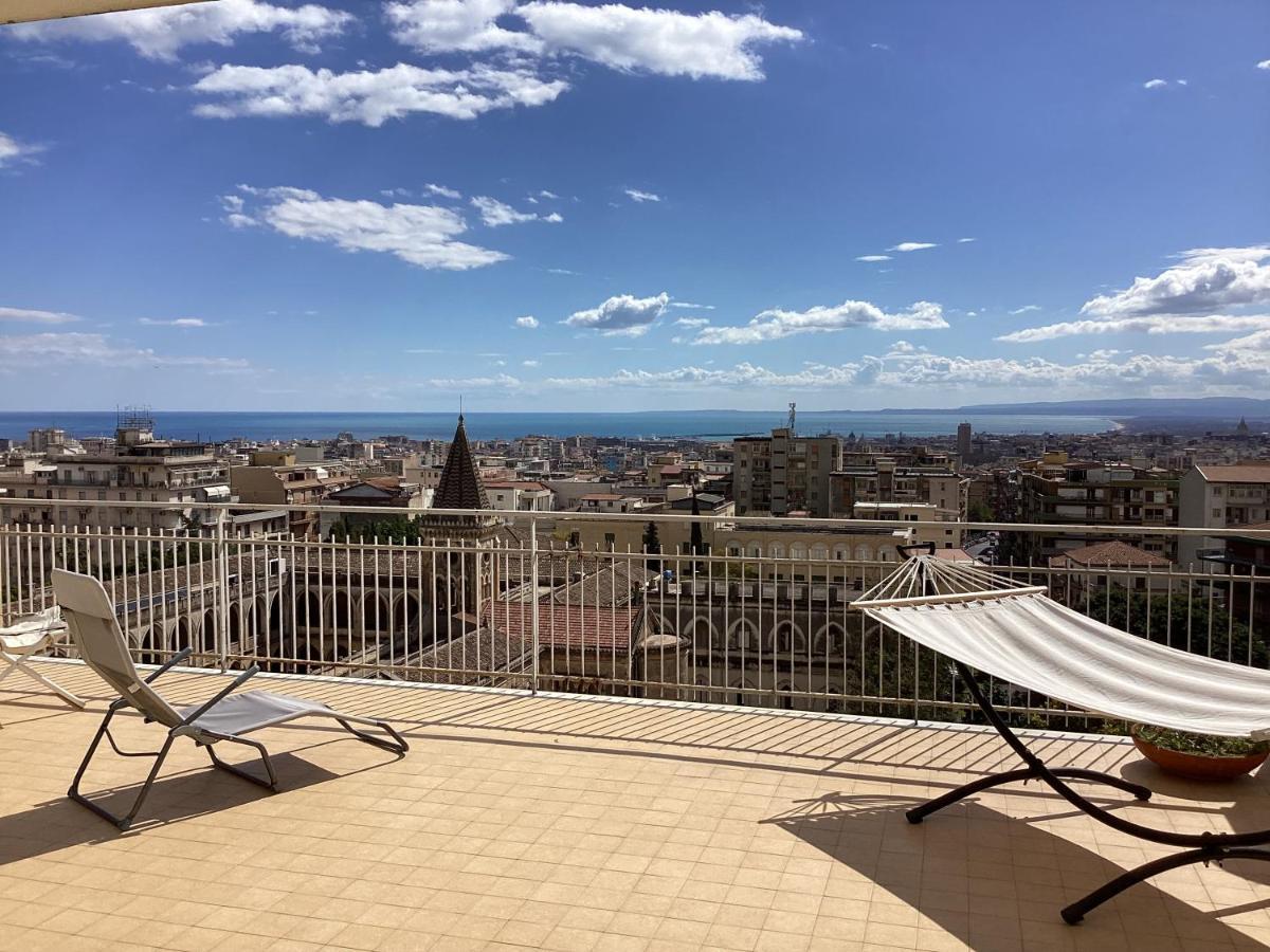 Top Floor Aparthotel Bentivoglio Catania Bagian luar foto