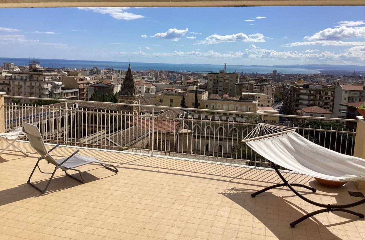 Top Floor Aparthotel Bentivoglio Catania Bagian luar foto