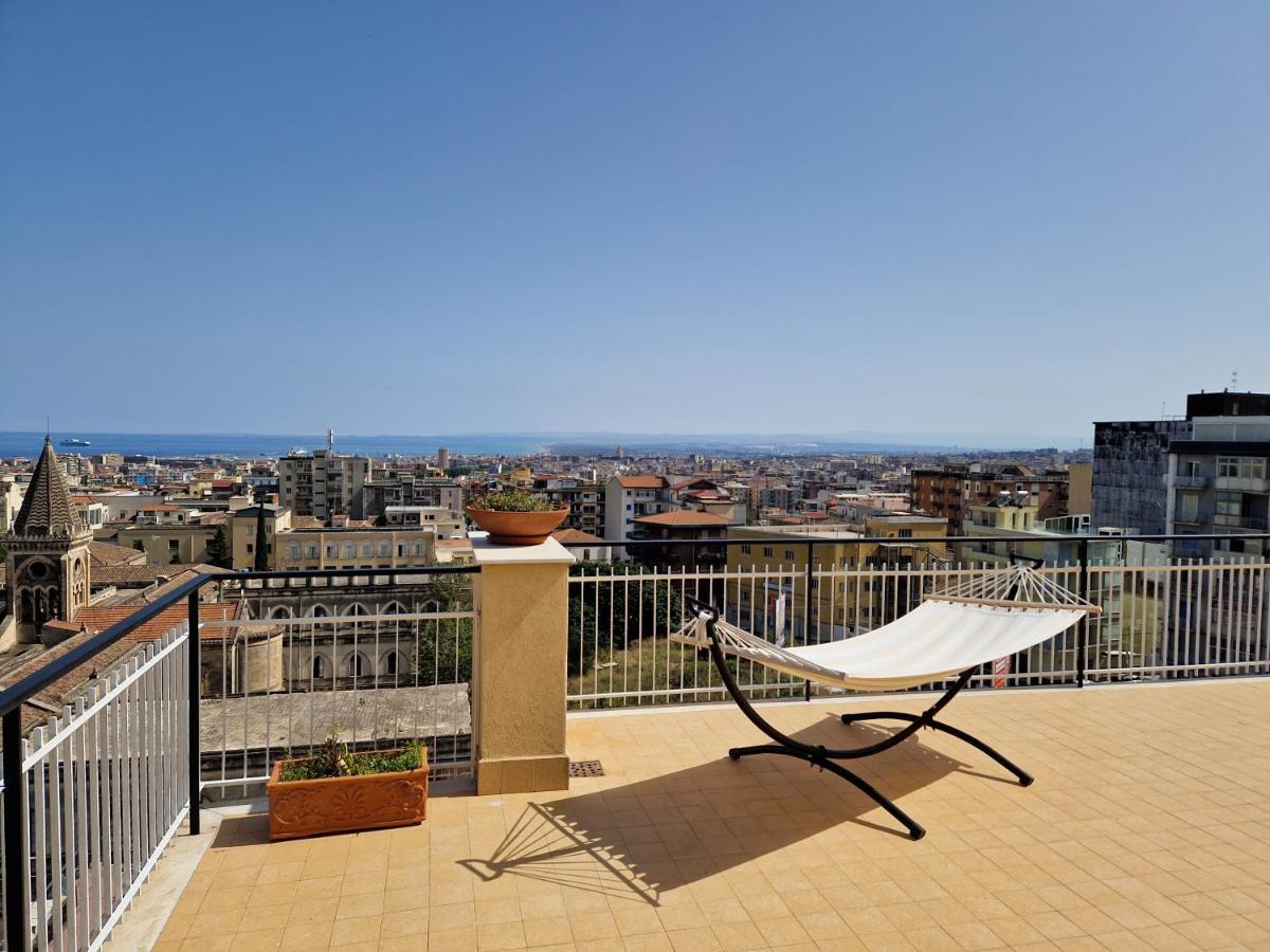 Top Floor Aparthotel Bentivoglio Catania Bagian luar foto