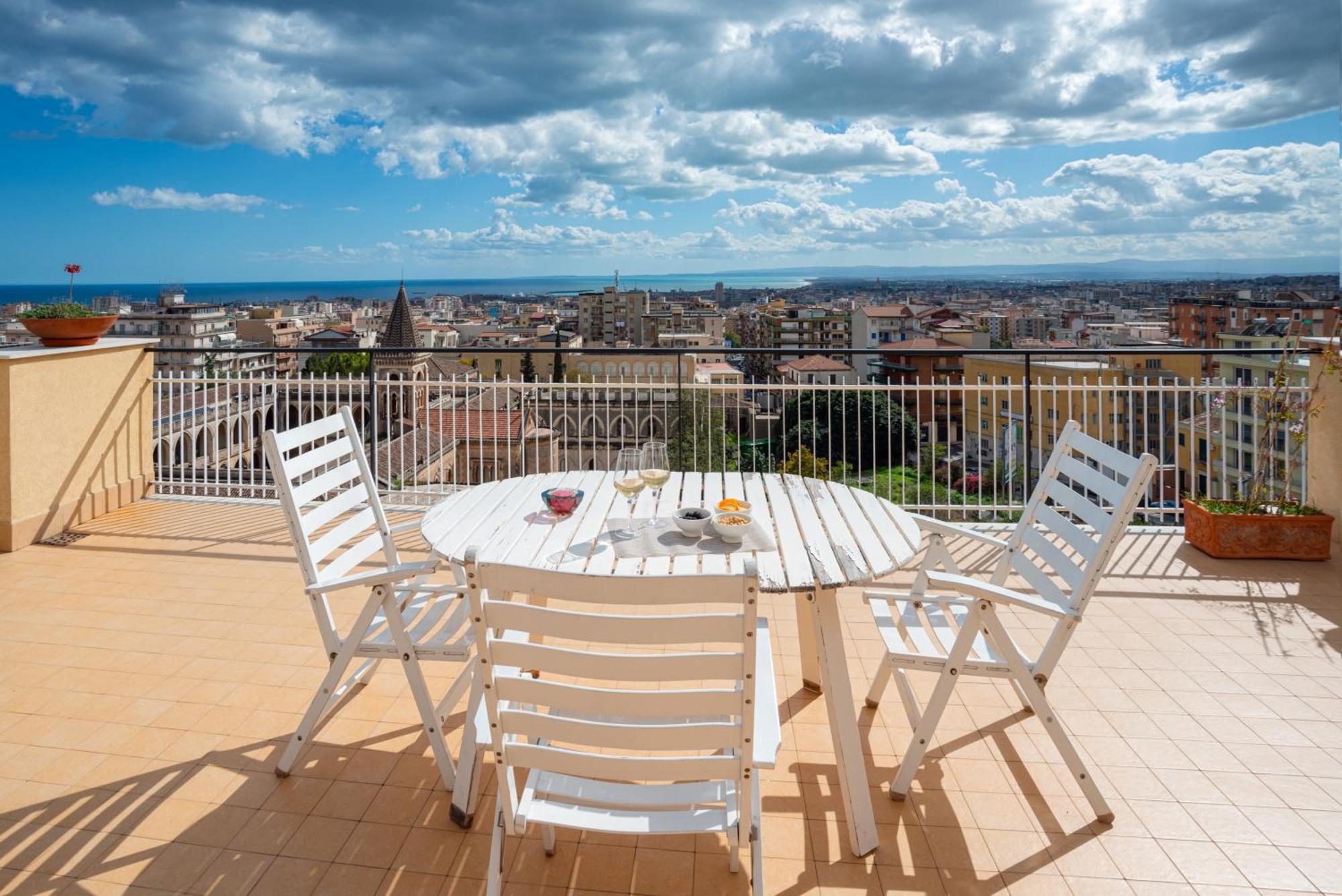 Top Floor Aparthotel Bentivoglio Catania Bagian luar foto