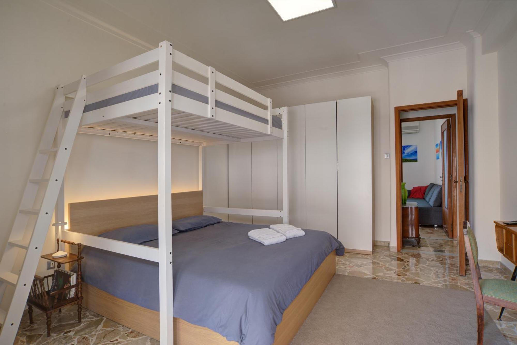 Top Floor Aparthotel Bentivoglio Catania Bagian luar foto