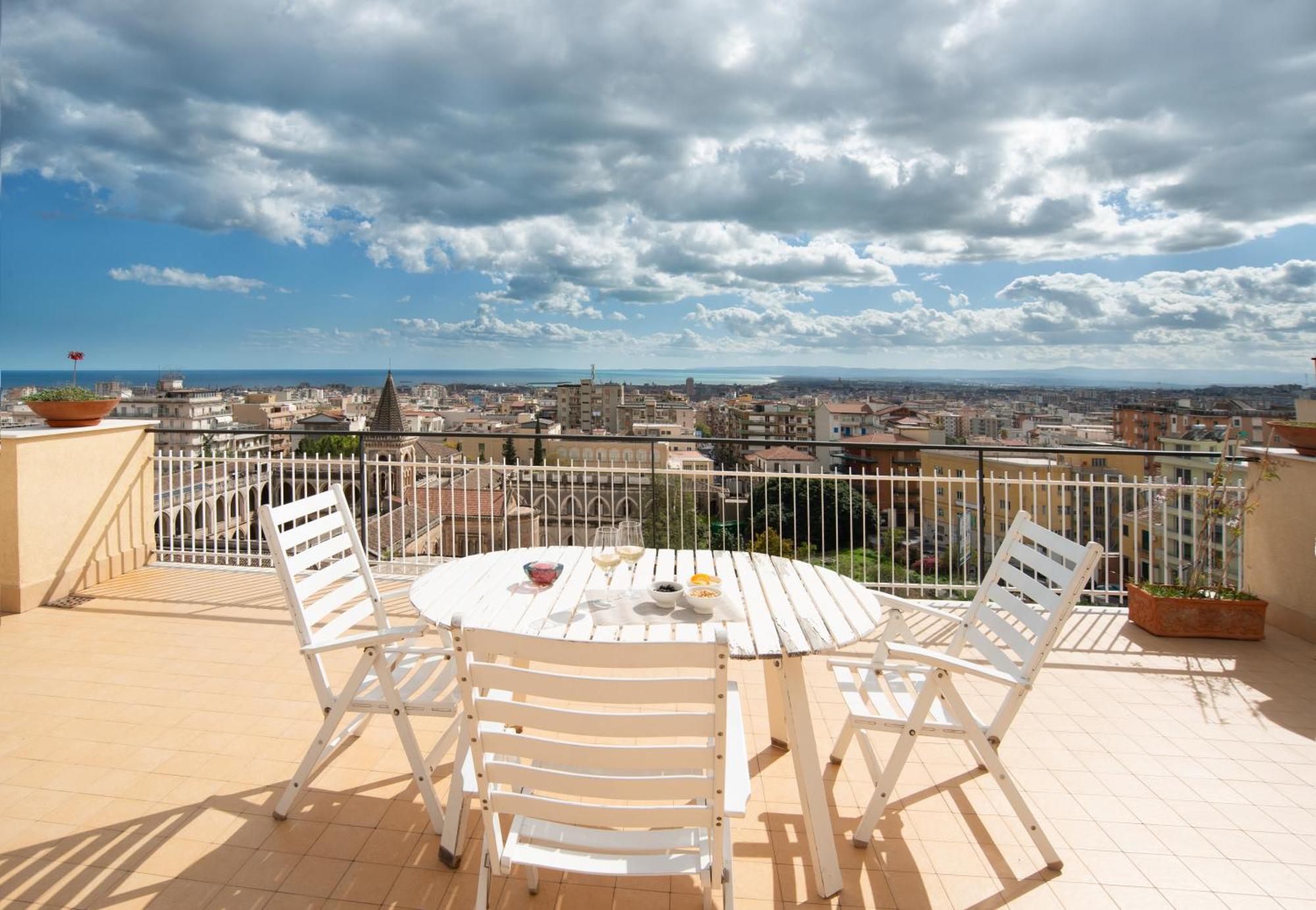 Top Floor Aparthotel Bentivoglio Catania Bagian luar foto